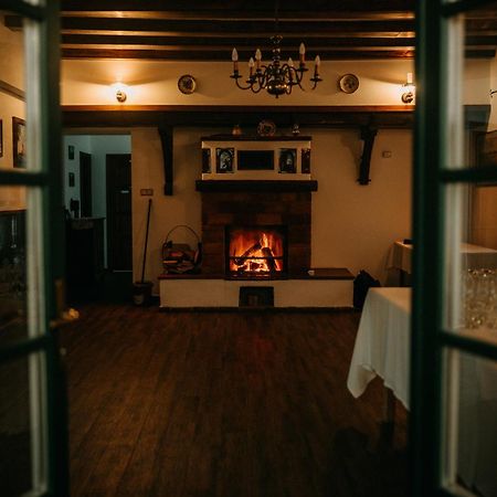 Hubertus Fogado Bed & Breakfast Csesznek ภายนอก รูปภาพ